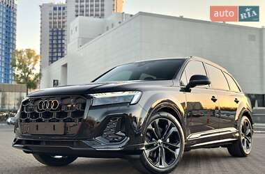 Позашляховик / Кросовер Audi Q7 2024 в 
