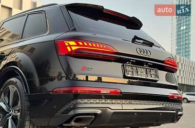 Позашляховик / Кросовер Audi Q7 2024 в 