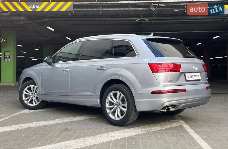 Позашляховик / Кросовер Audi Q7 2016 в Києві
