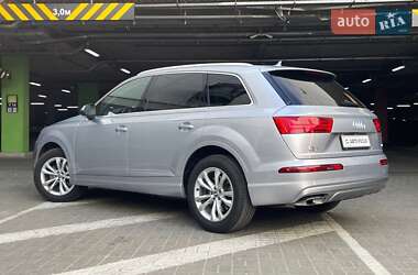 Внедорожник / Кроссовер Audi Q7 2016 в 