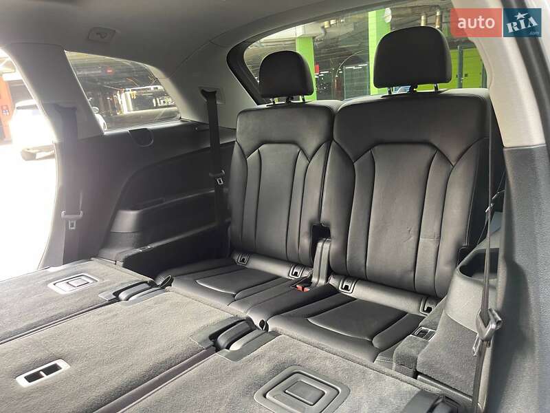 Позашляховик / Кросовер Audi Q7 2016 в Києві