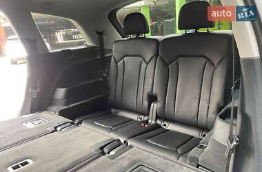 Внедорожник / Кроссовер Audi Q7 2016 в 