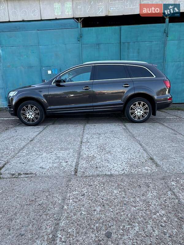 Позашляховик / Кросовер Audi Q7 2013 в Києві