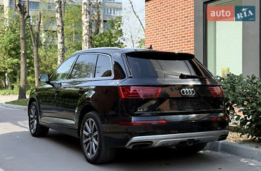 Внедорожник / Кроссовер Audi Q7 2017 в 