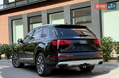 Внедорожник / Кроссовер Audi Q7 2017 в 