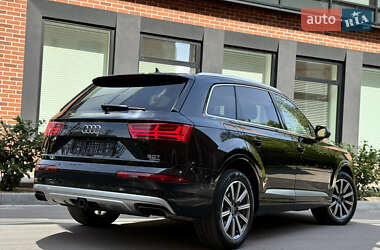 Внедорожник / Кроссовер Audi Q7 2017 в 