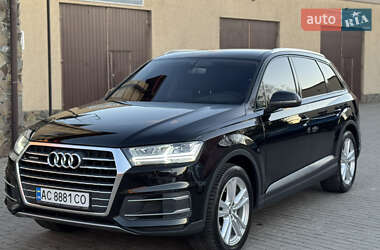 Позашляховик / Кросовер Audi Q7 2015 в 