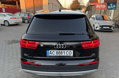 Позашляховик / Кросовер Audi Q7 2015 в 
