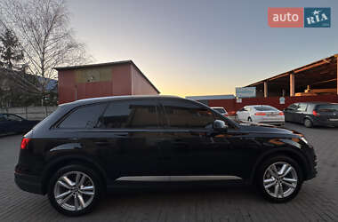 Позашляховик / Кросовер Audi Q7 2015 в 