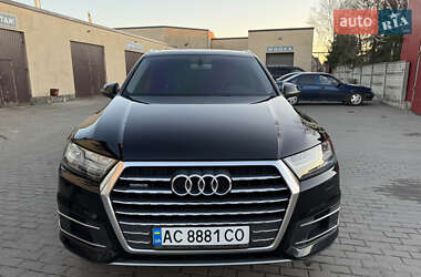 Позашляховик / Кросовер Audi Q7 2015 в 