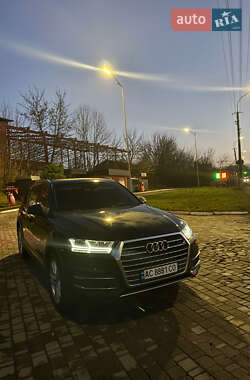 Позашляховик / Кросовер Audi Q7 2015 в 