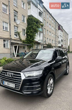 Позашляховик / Кросовер Audi Q7 2015 в 