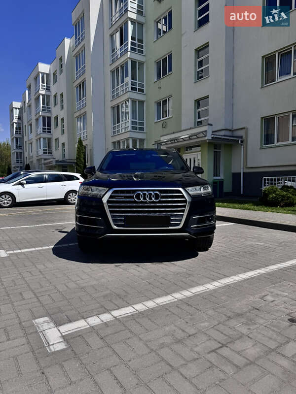 Позашляховик / Кросовер Audi Q7 2016 в 