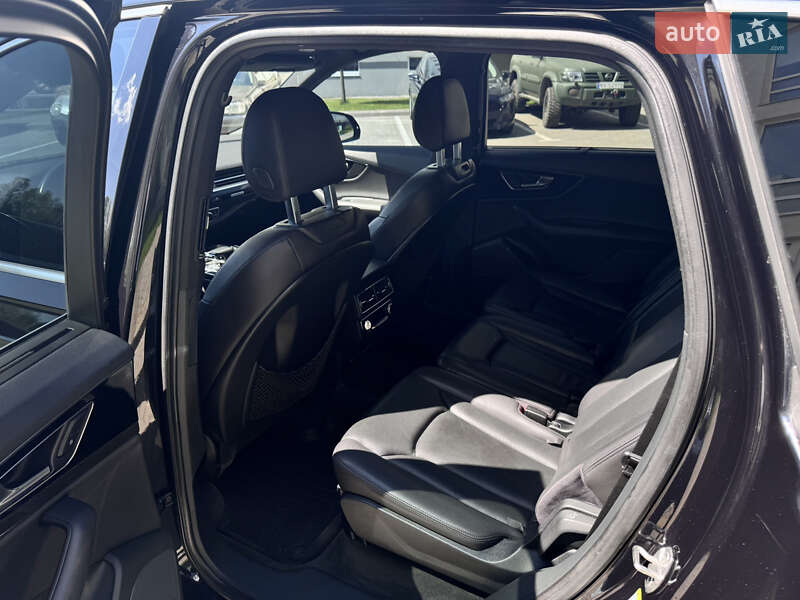 Позашляховик / Кросовер Audi Q7 2016 в Львові