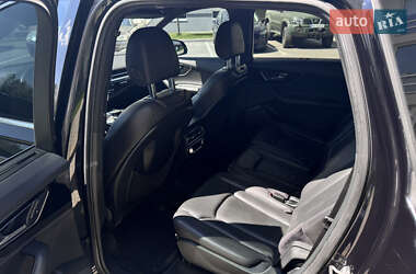 Внедорожник / Кроссовер Audi Q7 2016 в 