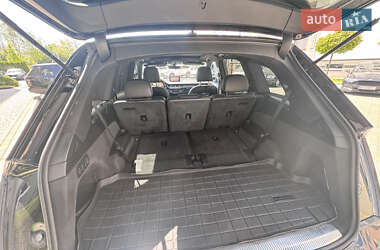Внедорожник / Кроссовер Audi Q7 2016 в 