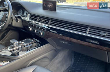 Внедорожник / Кроссовер Audi Q7 2016 в 