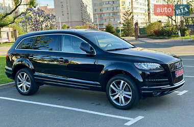 Внедорожник / Кроссовер Audi Q7 2015 в 