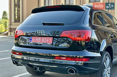 Внедорожник / Кроссовер Audi Q7 2015 в 
