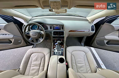 Внедорожник / Кроссовер Audi Q7 2015 в 