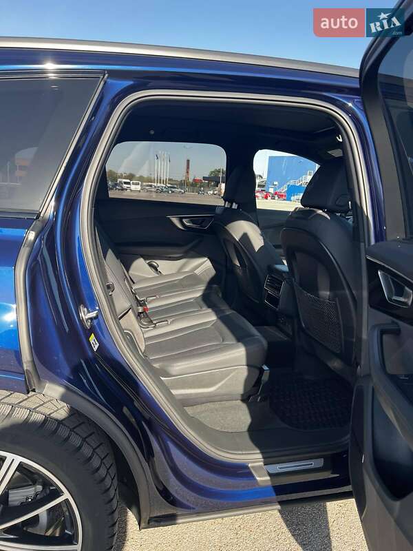 Позашляховик / Кросовер Audi Q7 2020 в Чернівцях
