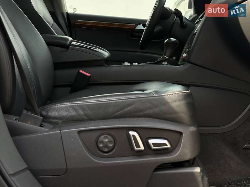 Внедорожник / Кроссовер Audi Q7 2015 в Ровно