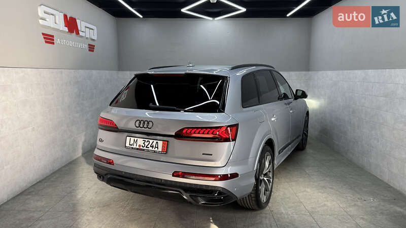 Позашляховик / Кросовер Audi Q7 2020 в Сваляві