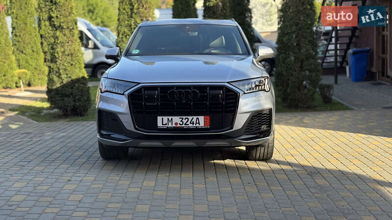Позашляховик / Кросовер Audi Q7 2020 в Сваляві
