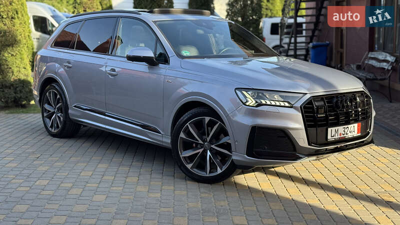 Позашляховик / Кросовер Audi Q7 2020 в Сваляві