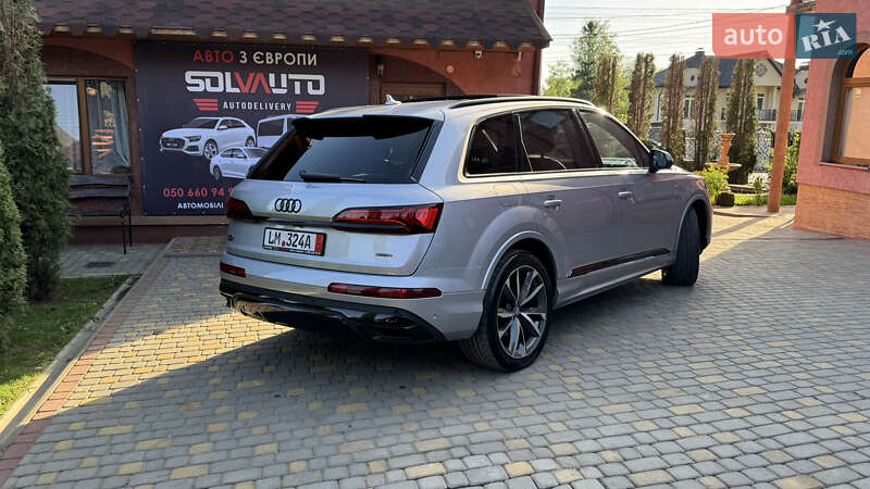 Позашляховик / Кросовер Audi Q7 2020 в Сваляві