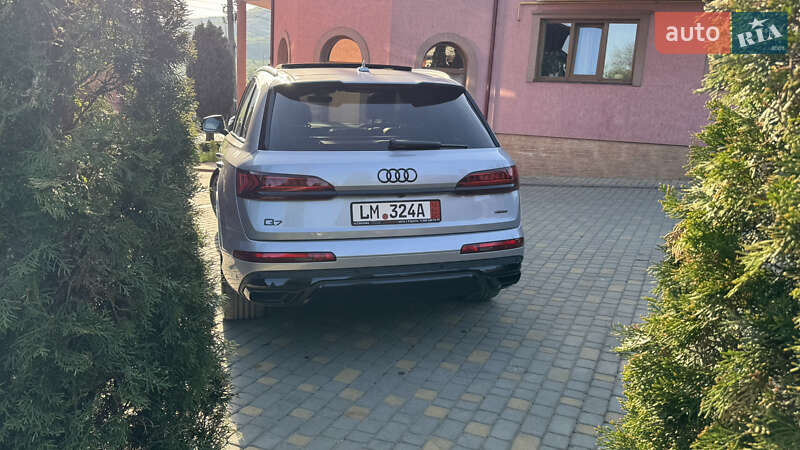 Позашляховик / Кросовер Audi Q7 2020 в Сваляві