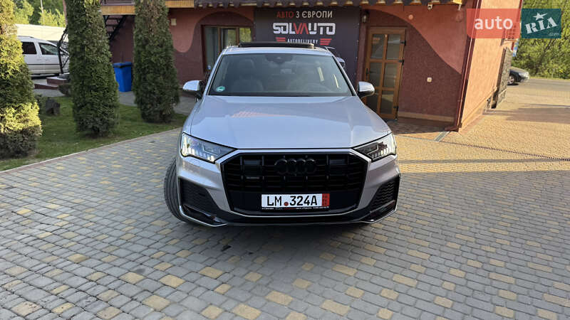 Позашляховик / Кросовер Audi Q7 2020 в Сваляві