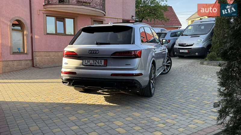 Позашляховик / Кросовер Audi Q7 2020 в Сваляві