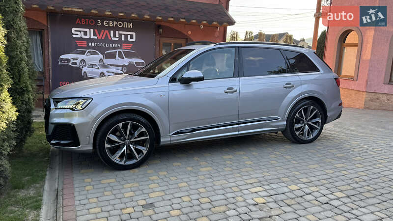 Позашляховик / Кросовер Audi Q7 2020 в Сваляві