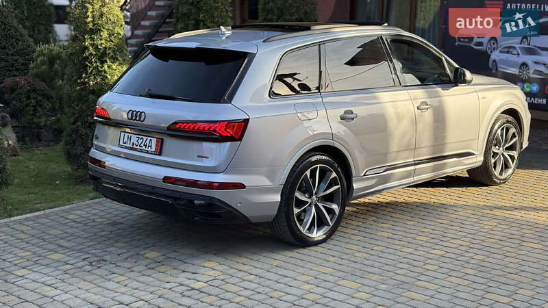 Позашляховик / Кросовер Audi Q7 2020 в Сваляві