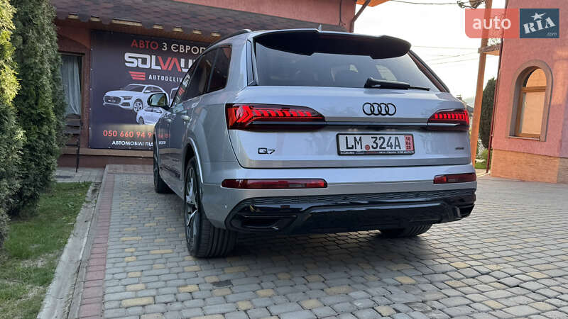 Позашляховик / Кросовер Audi Q7 2020 в Сваляві