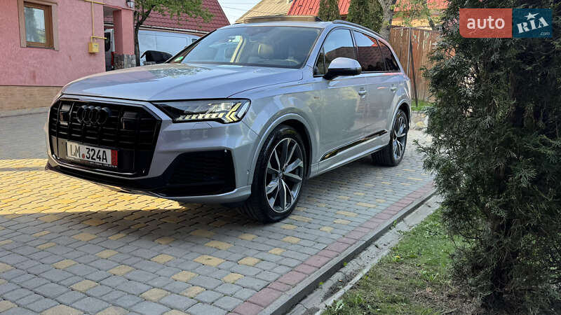 Позашляховик / Кросовер Audi Q7 2020 в Сваляві