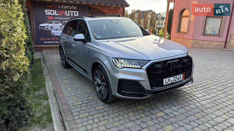 Позашляховик / Кросовер Audi Q7 2020 в Сваляві