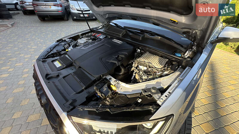 Позашляховик / Кросовер Audi Q7 2020 в Сваляві
