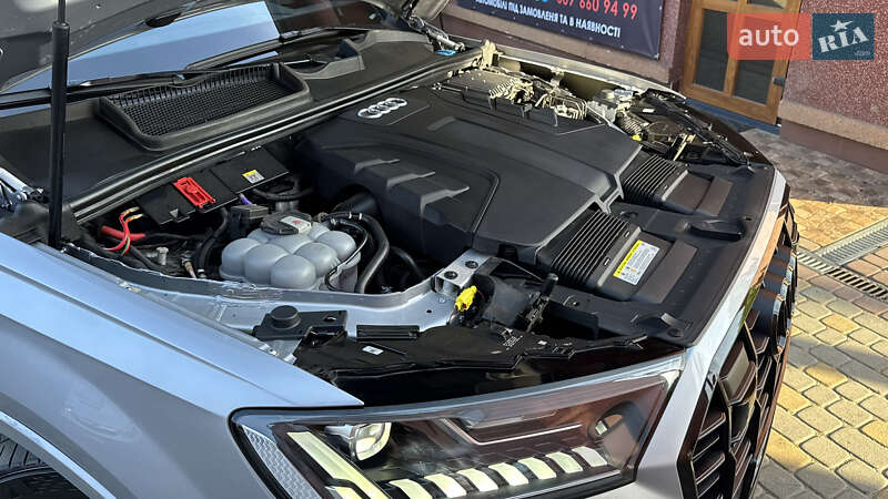 Позашляховик / Кросовер Audi Q7 2020 в Сваляві