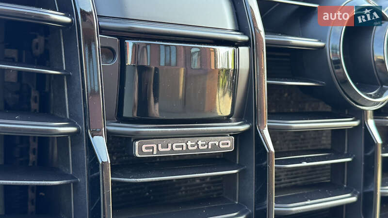 Позашляховик / Кросовер Audi Q7 2020 в Сваляві