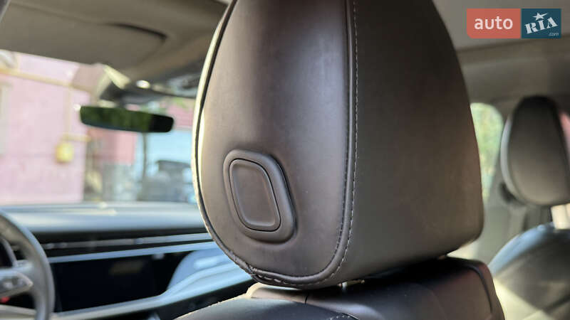 Позашляховик / Кросовер Audi Q7 2020 в Сваляві