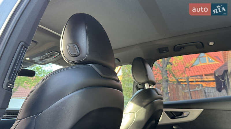 Позашляховик / Кросовер Audi Q7 2020 в Сваляві