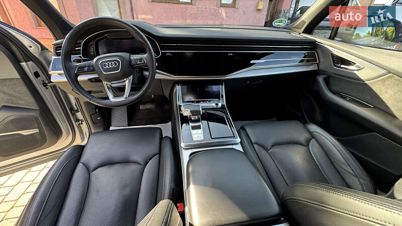Позашляховик / Кросовер Audi Q7 2020 в Сваляві
