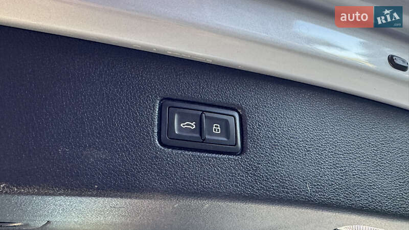 Позашляховик / Кросовер Audi Q7 2020 в Сваляві