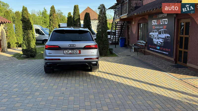 Позашляховик / Кросовер Audi Q7 2020 в Сваляві