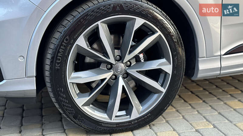 Позашляховик / Кросовер Audi Q7 2020 в Сваляві