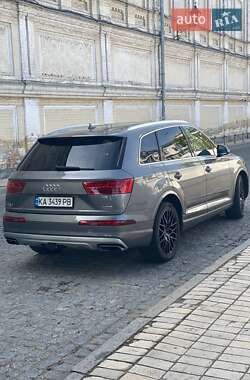 Позашляховик / Кросовер Audi Q7 2017 в 