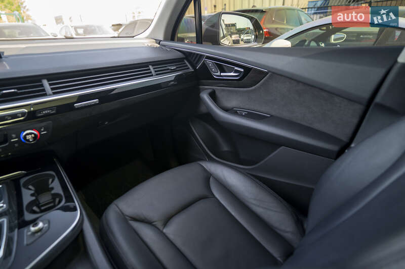 Внедорожник / Кроссовер Audi Q7 2016 в Киеве