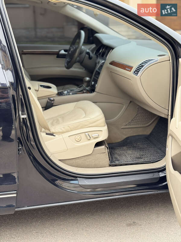 Внедорожник / Кроссовер Audi Q7 2015 в Киеве